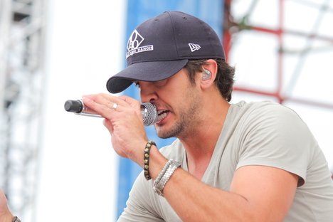 Luke Bryan performs at the Kiss Country's 27th Annual Chilli Cookoff 2012 at CB Smith Park Hollywood, Florida - January 29, 2012