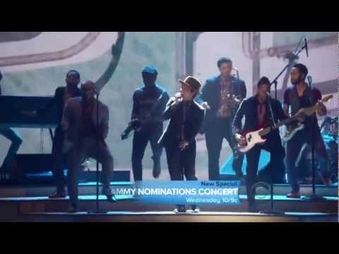 Victoria Secret 2012: Bruno Mars - Locked out of Heaven LIVE/HD