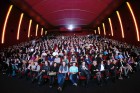 
Zuschauer warten im Cinemaxx-Kino auf den Beginn des Eröffnungsfilms
