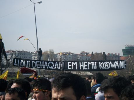 Lienzo de Ahali en la celebracin de Newroz en Estambul, 21 de Marzo del 2009 (imgen de J.A. Gutirrez)