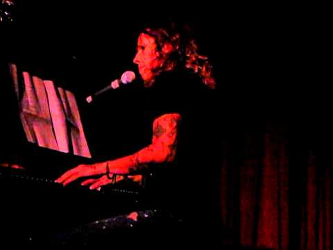 Linda Perry - 