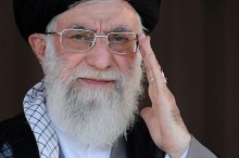 
Ajatollah Chamenei kritisiert das Verhalten des iranischen Präsidenten Ruhani als „unangemessen“
