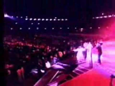 Amitabh Bachchan in Concert (Mere Angane Mein)