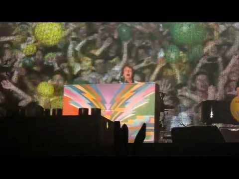 Paul McCartney 2013 - Paul após 'Live And Let Die'/ Hey Jude [Fortaleza 9/5/13; OUT THERE! BRAZIL]