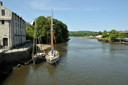 Cardigan - Aberteifi on the river Teifi where Ceredigion meets Pembrokeshire, west Wales - photos, features, history and street scenes