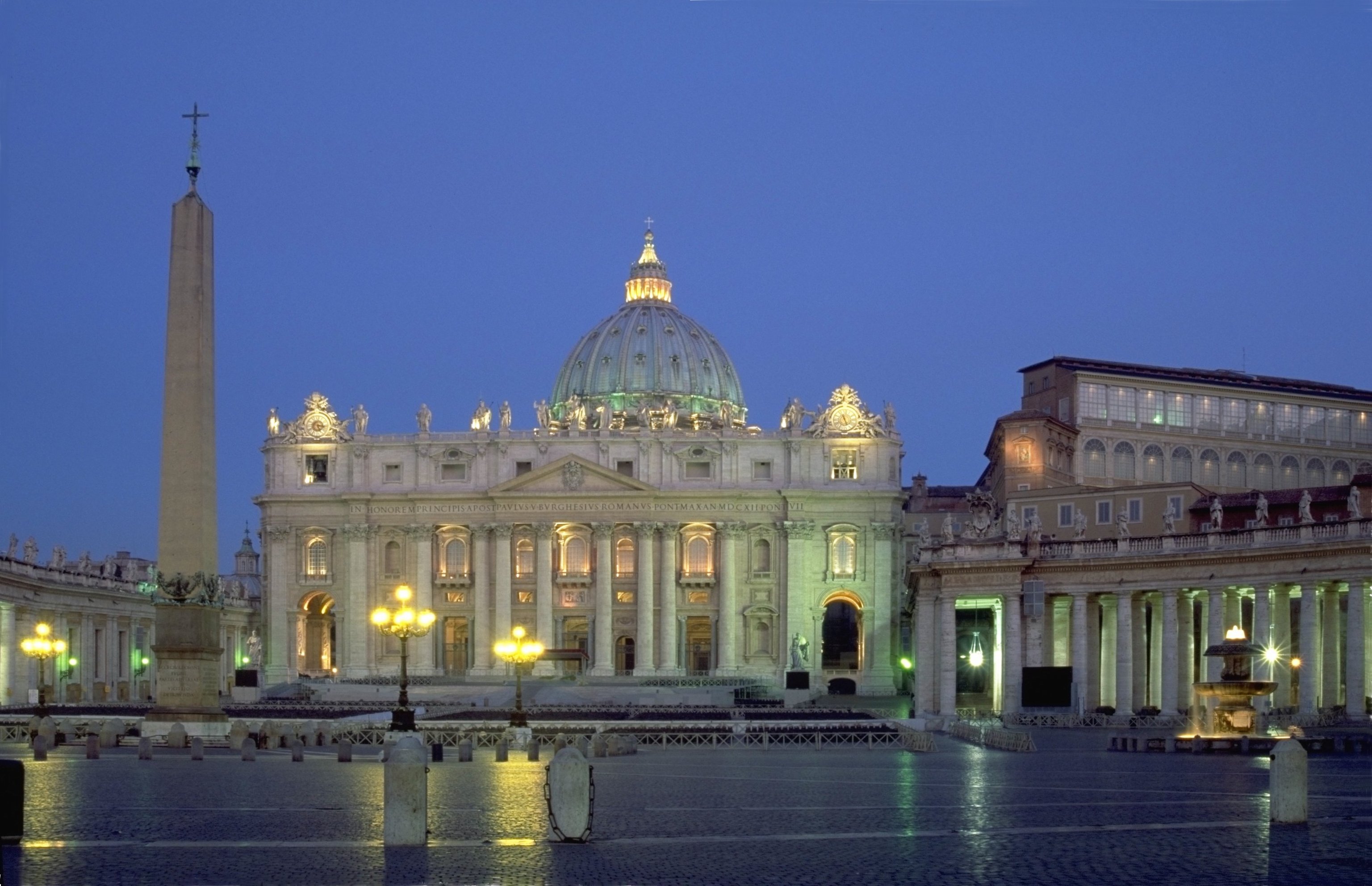 StPetersBasilicaEarlyMorning.jpg