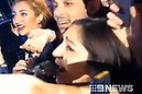 Fan steals the limelight at Beyonce show (Thumbnail)