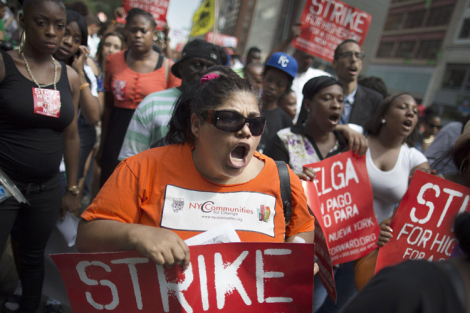 Food Service Workers on Strike for a Living Wage