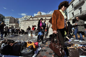 Greece targets counterfeit goods, sellers