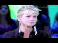 Xuxa emocionada com a música  