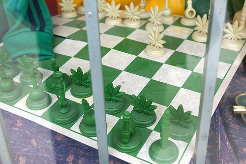 Marijuana Chess set, Roach-O-Rama