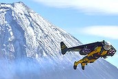 'Jetman' conquers Mount Fuji (Thumbnail)