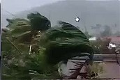 Locals film Typhoon Haiyan as it stikes (Thumbnail)