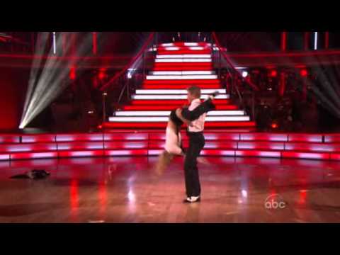 Julianne Hough & Derek Hough - 'Shake Your Tail Feather'