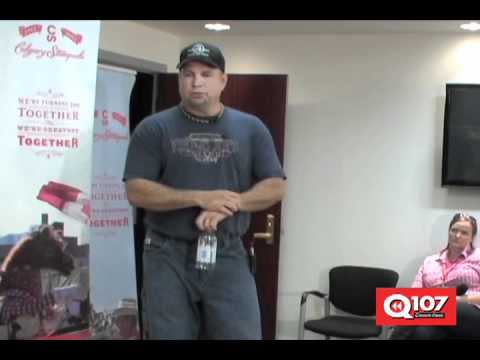 Q107 Calgary interviews Garth Brooks - 