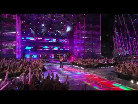 Kelly Clarkson - My Life Would Suck Without You Live at MMVA (HD)