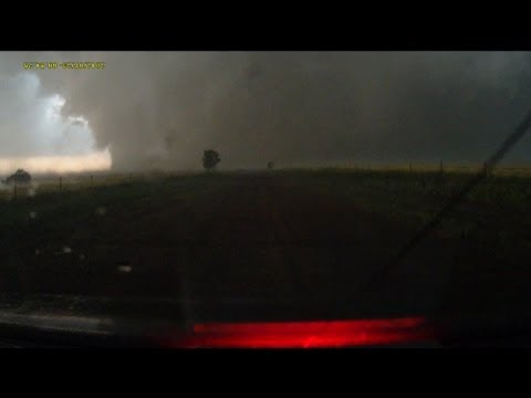 Escaping the El Reno, OK EF5 tornado - full HD dashcam sequence - May 31, 2013