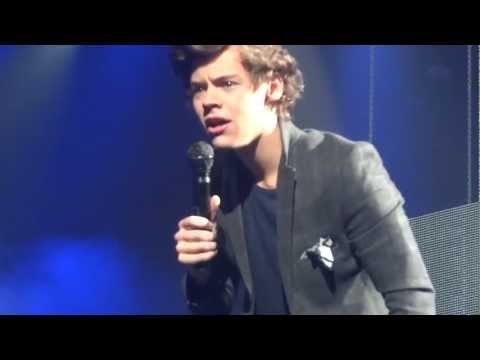 One Direction- Teenage Dirtbag (Wheatus Cover)- London- April 5, 2013- Front Row