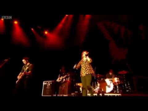 Paramore - Live at Reading And Leeds Festival 2010 (FULL SHOW)