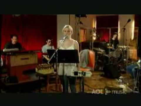 Scarlett Johansson-Falling Down -Studio Performance