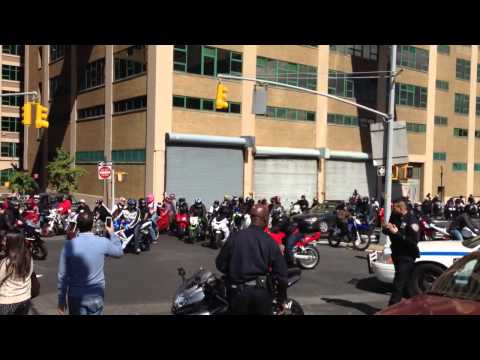 Motorcycles take over NYPD at the Brooklyn Bridge