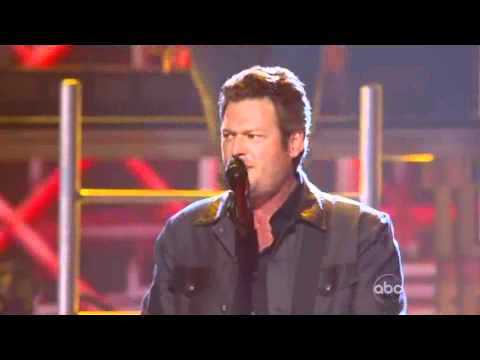 CMA Awards 2011 - Blake Shelton - Footloose - Live