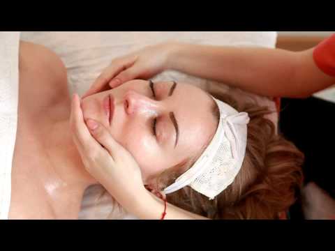 Facial treatment by Crina Barbu