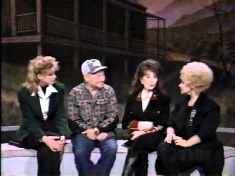 Lorettta Lynn, Faith Hill, Brenda Lee, & Mooney Lynn