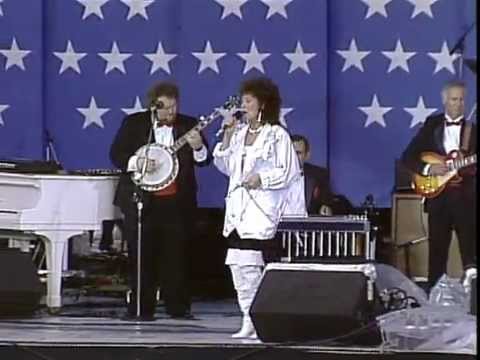 Loretta Lynn - Coal Miner's Daughter (Live at Farm Aid 1985)