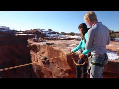 Boyfriend pushes Girlfriend off cliff - Insane Rope Swing