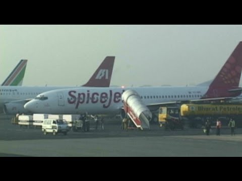 Delhi Airport Departure (Spicejet 737-800)