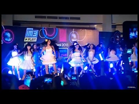 [Fancam] JKT48 - Manatsu no Sounds Good @ Handshake Event [13.11.10]