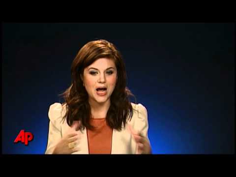 Tiffani Thiessen Talks TV, Justin Bieber