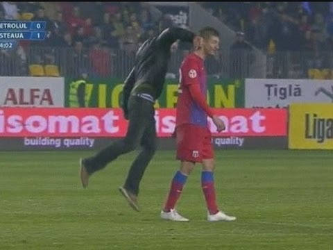 FOOTBALL VIOLENCE: Romanian fan punches Steaua Bucharest player