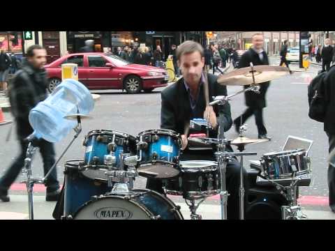 Insane D&B/Jungle/HipHop/R&B Drumming nr Liverpool Street Station (Oded Kafri)