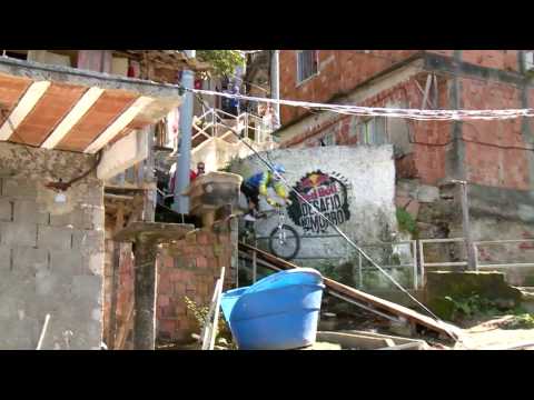 Downhill bike race in Brazil slum- Red Bull Desafio no Morro