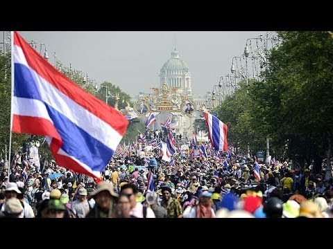 Thai Prime Minister Yingluck Shinawatra said on Monday that she would dissolve parliament and...

euronews, the most watched news channel in Europe
     Subscribe for your daily dose of international news, curated and explained:http://eurone.ws/10ZCK4a
     Euronews is available in 13 other languages: http://eurone.ws/17moBCU

http://www.euronews.com/2013/12/09/thailand-mass-protests-persist-as-yingluck-calls-for-snap-election
Thai Prime Minister Yingluck Shinawatra said on Monday that she would dissolve parliament and call a snap election following weeks of mass protests against her government. 

Suthep Thaugsuban, the anti-government protest leader, said that was not good enough and continued to lead a march to Yingluck\'s offices at Government House. 

Thaugsuban wants to set up a \