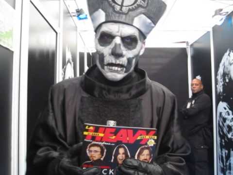 Saludo Papa Emeritus II (Ghost)