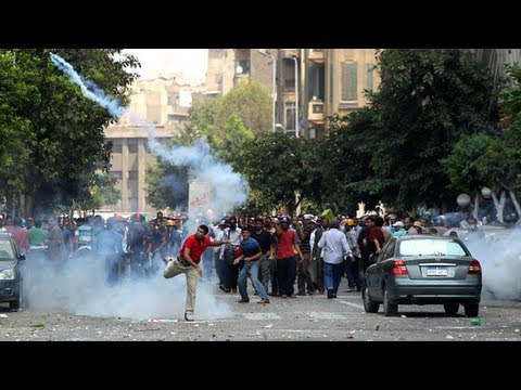 Police fire tear gas at pro-Morsi supporters in Cairo