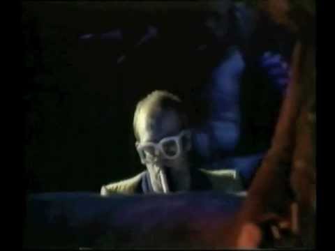 Elton John - Funeral for a Friend/Love Lies Bleeding(1976) Live at Earl's Court, London