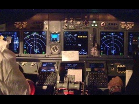 KLM Cockpit Boeing 737-800