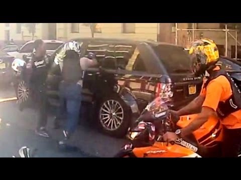 ROAD RAGE: NYC Bikers vs SUV Range Rover : Cager attack Biker, Biker Attack Cager in New York City