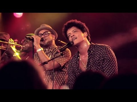 Bruno Mars - Runaway Baby [Live in Paris]