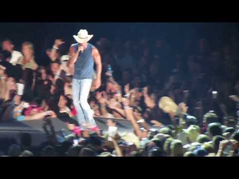 Kenny Chesney Ford Field 2013-I Go Back