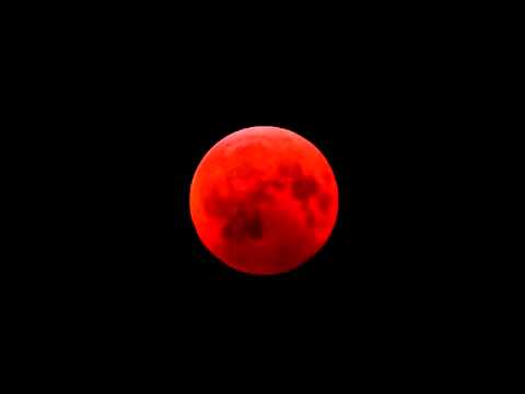 Lunar Eclipse 2011  Amazing!  Next Lunar Eclipse Video Will turn moon BLOOD RED like this!!