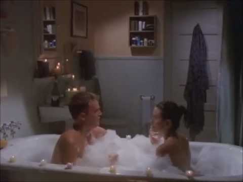 FRIENDS S05E02 - Chandler and Monica in the tub