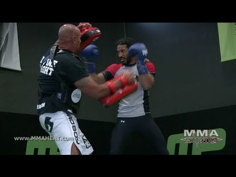 UFC 150: Lightweight Champion Benson Henderson's 1/2hr Media Workout (complete + unedited)