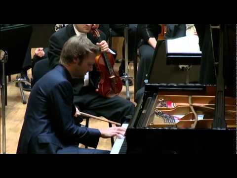 Andrew von Oeyen plays his own cadenza in Mozart's Piano Concerto No. 22, K. 482