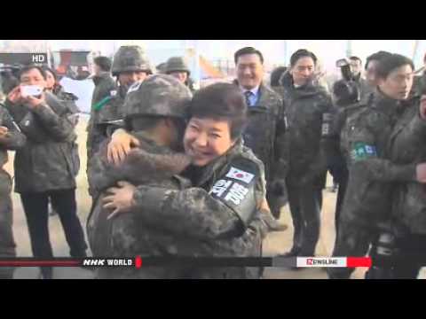 Park orders S.Korean troops to step up alert

South Korean President Park Geun-hye has reiterated her call on the country\'s armed forces to increase their alert level against possible provocations from North Korea.

On Tuesday President Park visited troops near the military demarcation line between the 2 Koreas.
It was her first inspection of the military since taking office in February.

She offered encouragement to the patrol unit at the front and confirmed that its alert arrangements were in place.

Park told the troops that the situation in North Korea has been unusual recently. She said there is a greater chance of the country taking provocative actions.

She said South Korea\'s forces must respond without reservation and protect the country and its people, in the event of any provocation by North Korea.

Last week, Defense Minister Kim Kwan-jin warned of military provocations by the North between January and March due to the destabilization in North Korea following the execution of Jang Son Thaek, an uncle of leader Kim Jong Un.electricity ,lawyer ,advertising ,rehab ,donate ,degree ,treatment