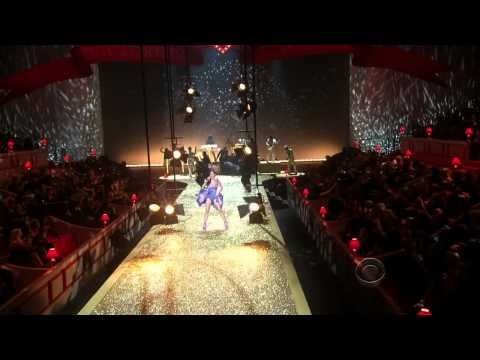 Katy Perry - Firework Live at The Victorias Secret Fashion Show 2010 (Full HD)